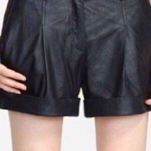 Elizabeth and James Black Vegan Faux Leather Pleated Shorts Size 4